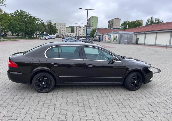 Skoda Superb cena 26800 przebieg: 234160, rok produkcji 2012 z Gdynia małe 466